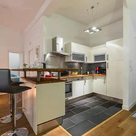 Pref 2 - F4 - Vaste Et Bourgeois ,3 Chambres, Ascenseur, Vx-nice شقة