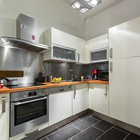 Pref 2 · F4 - Vaste Et Bourgeois ,3 Chambres, Ascenseur, Vx-nice *
